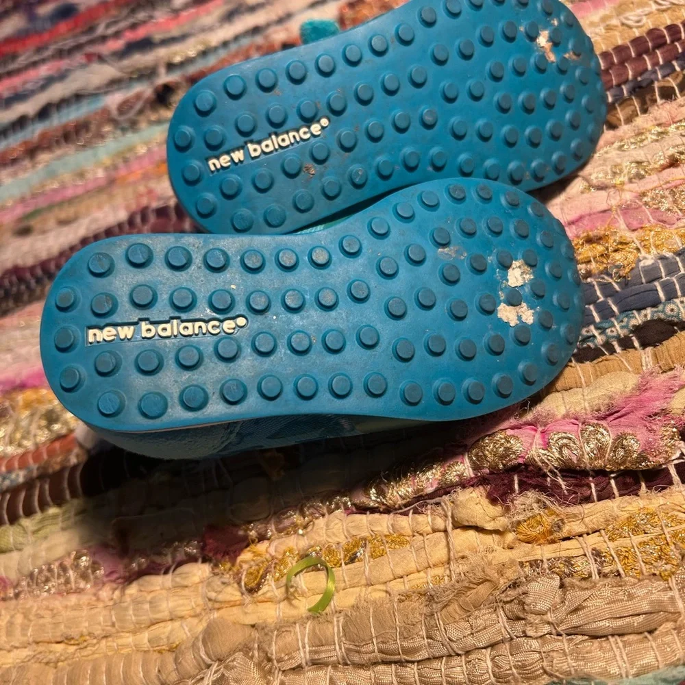 New Balance 410 Turquoise Blue Butterfly Print Size 6 🦋